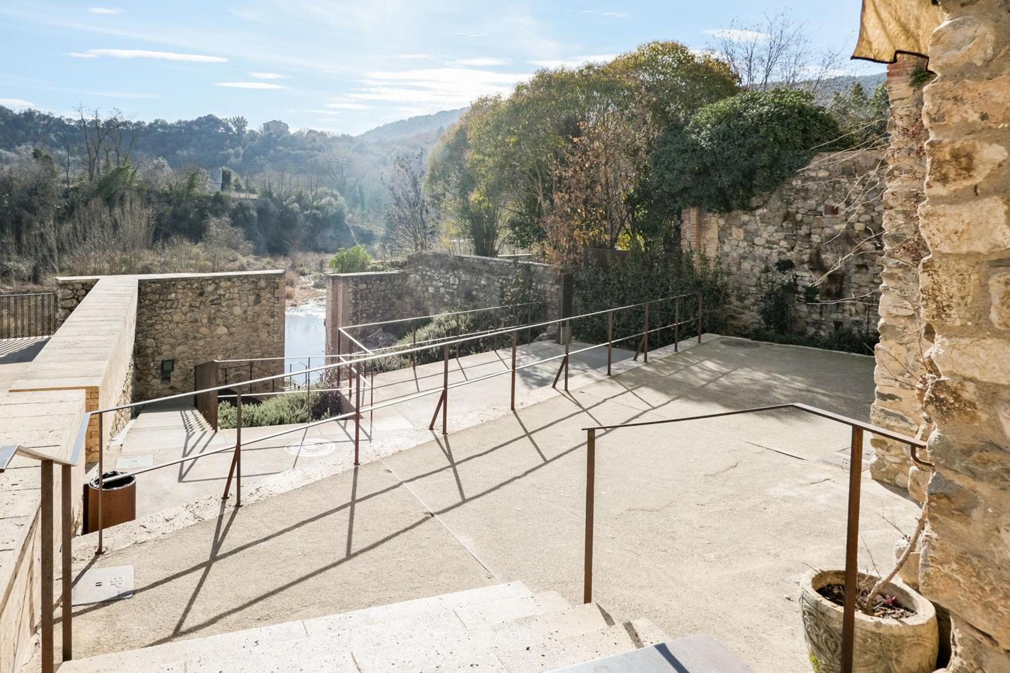 10 Del Pont Alojamiento Con Vistas Panoramicas Besalú Exterior foto
