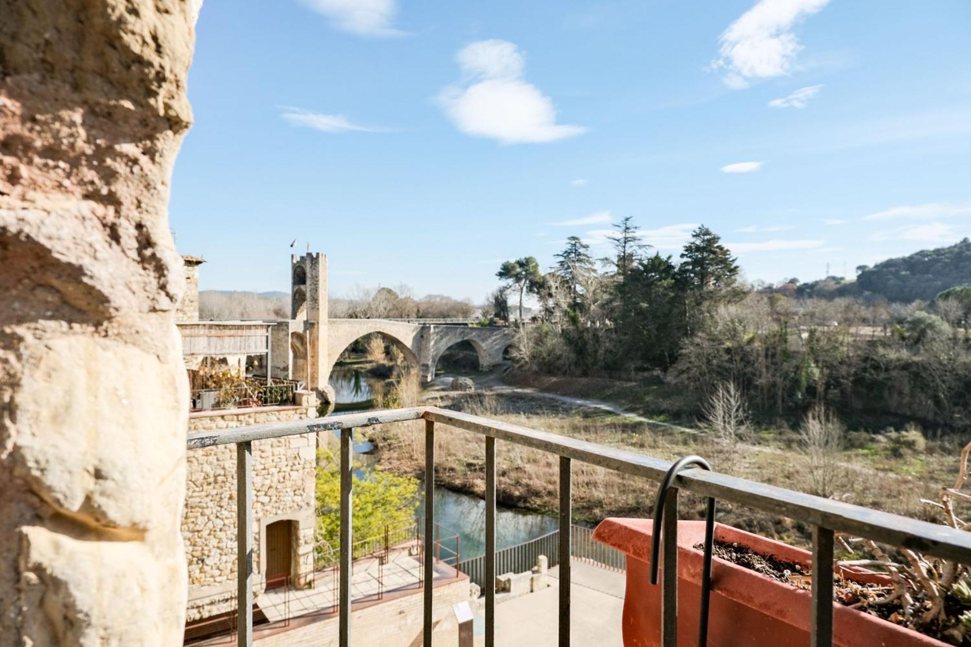 10 Del Pont Alojamiento Con Vistas Panoramicas Besalú Exterior foto